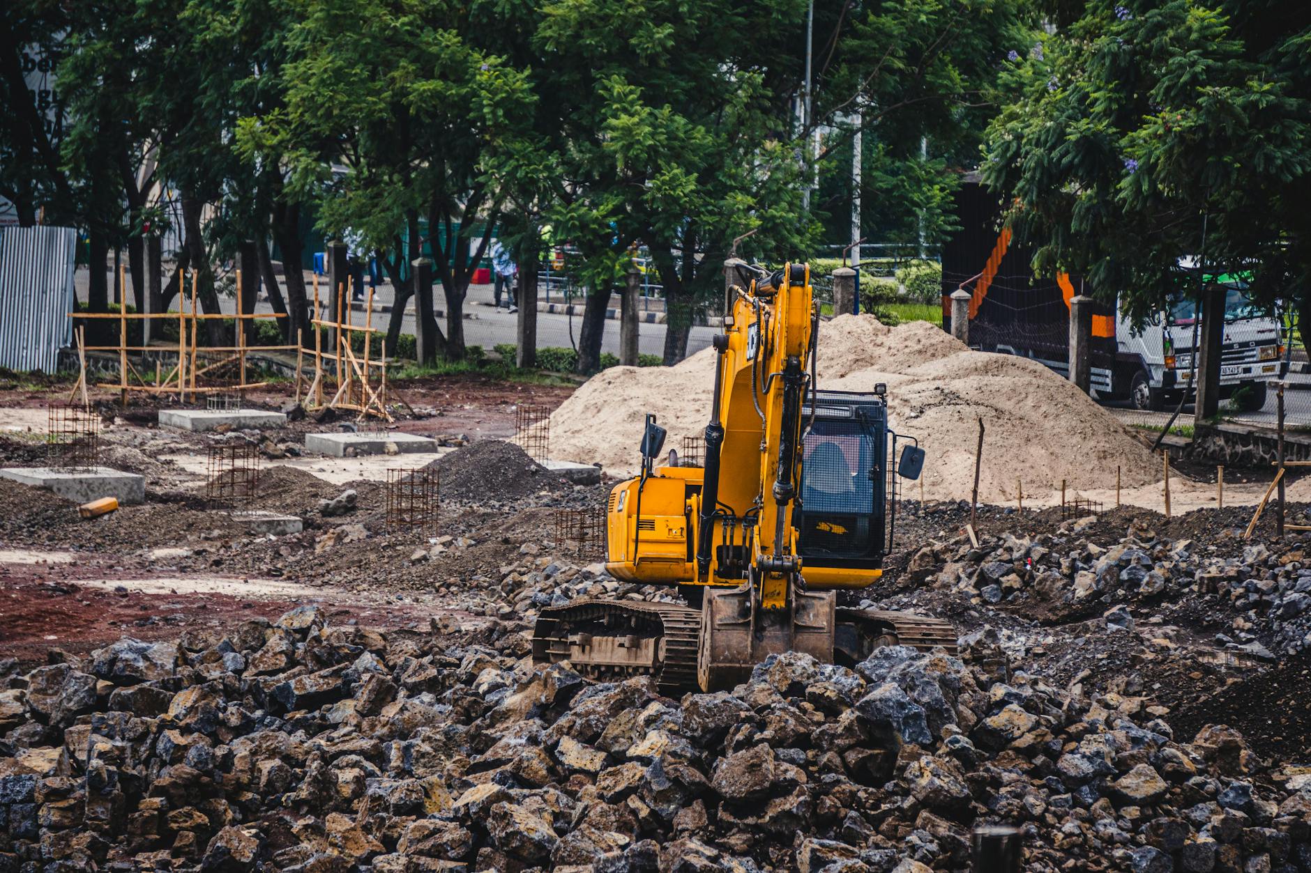 Ochrana stromů při stavbě: jak chránit kořeny i korunu 2 jak zahrnout ochranu zelene uz do projektu stavby ochrana stromu pri stavbe