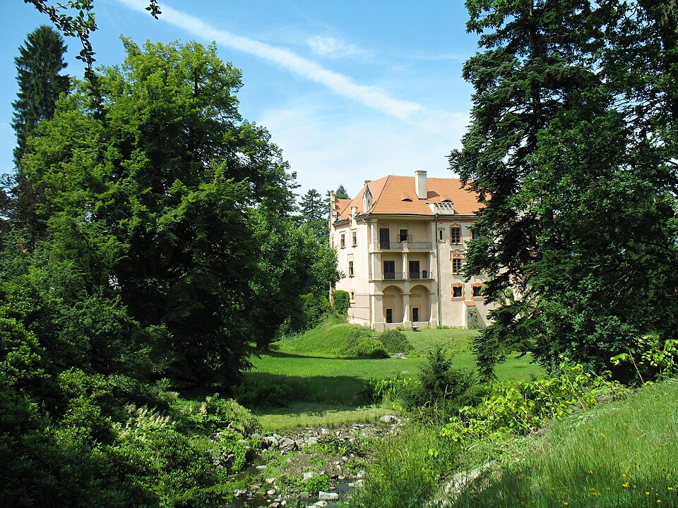 Zámek Dobříš a další zámecké zahrady ve středních Čechách 7 Park ve Vrchotových Janovicích